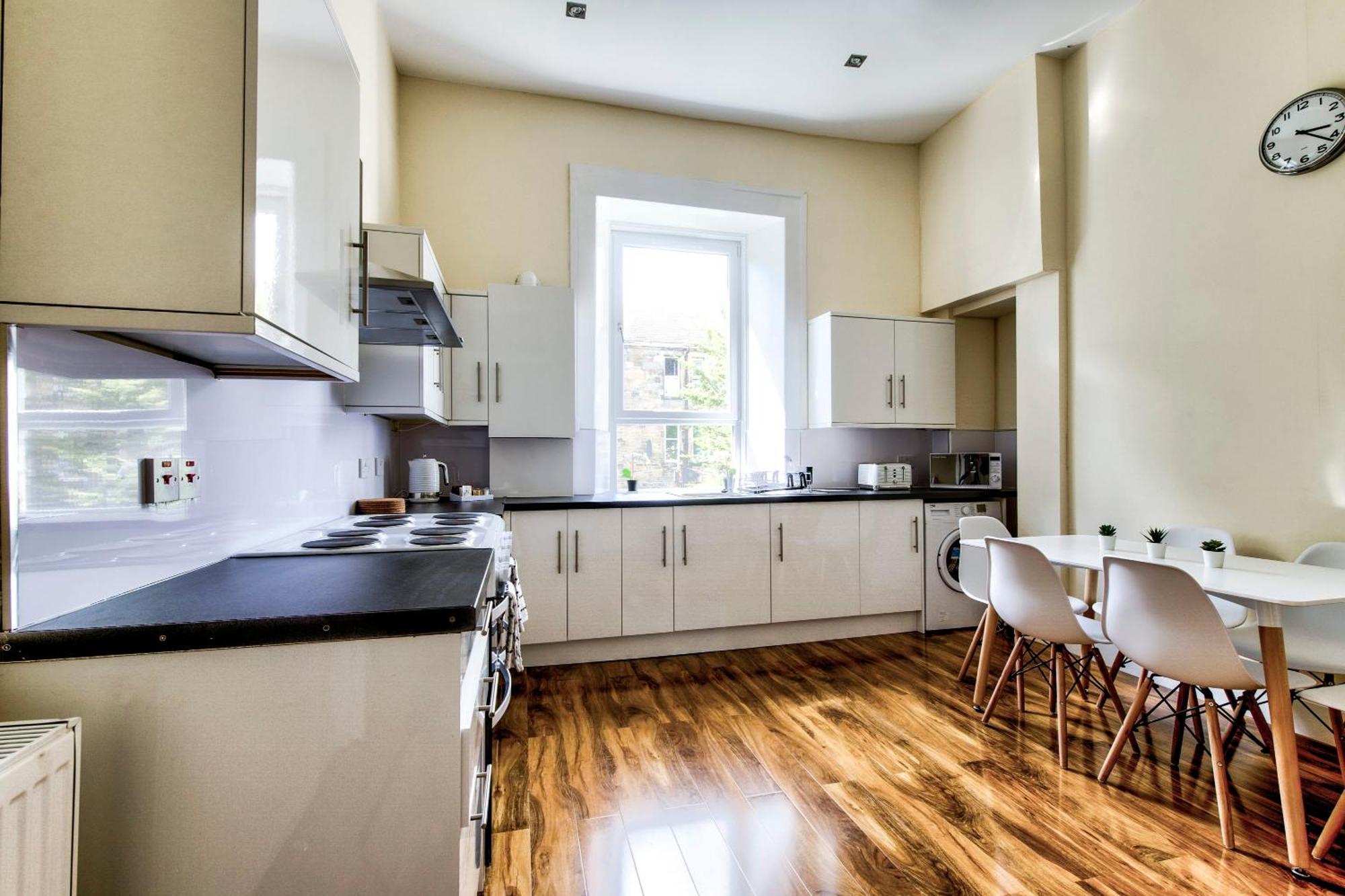 Stunning 5 Bedroom Apt, Close To City Centre, Sec, Hydro And Motorway Glasgow Exteriör bild