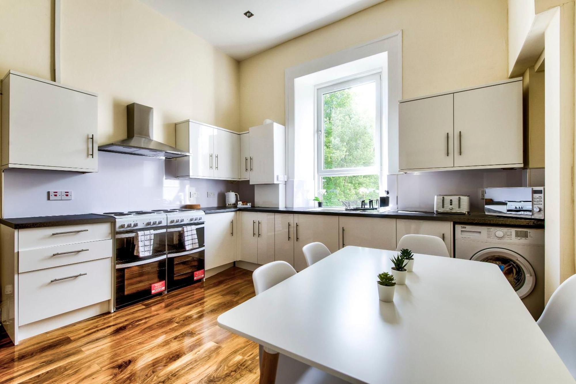 Stunning 5 Bedroom Apt, Close To City Centre, Sec, Hydro And Motorway Glasgow Exteriör bild