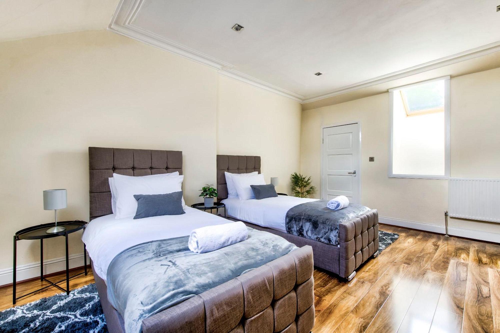 Stunning 5 Bedroom Apt, Close To City Centre, Sec, Hydro And Motorway Glasgow Exteriör bild